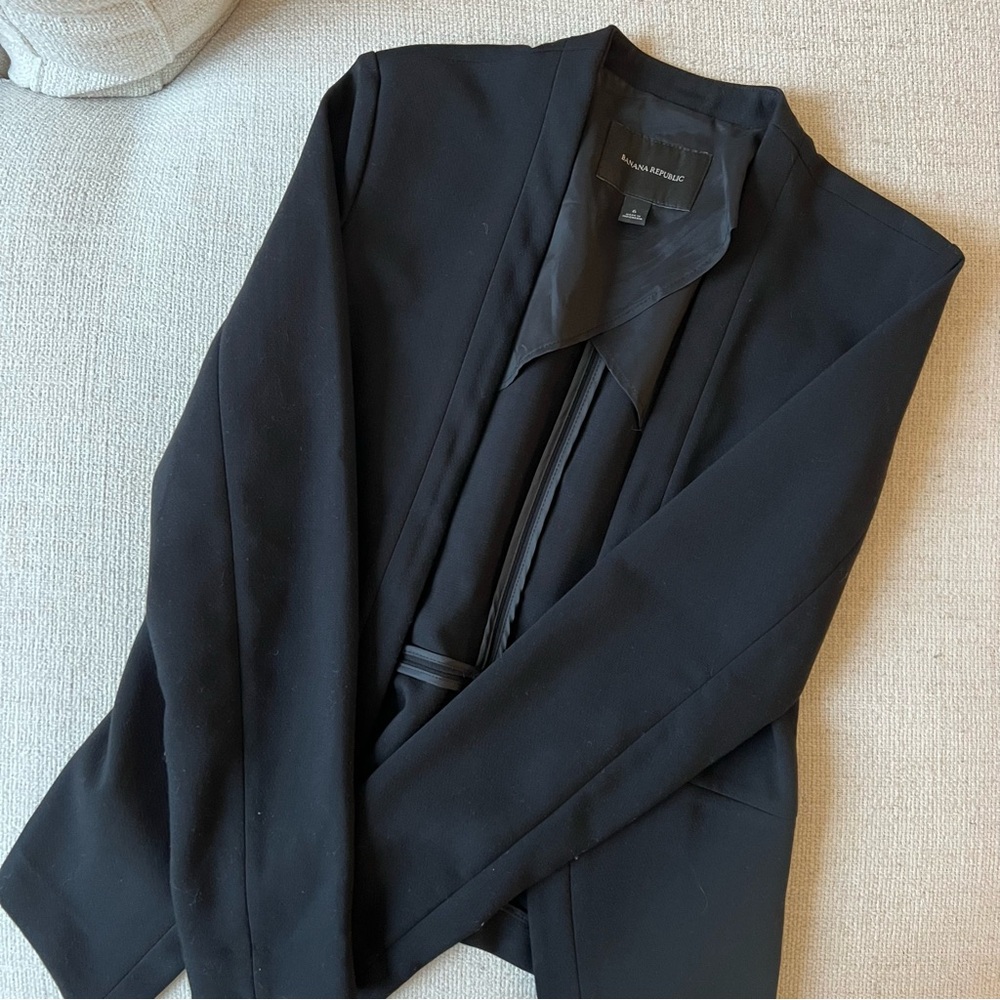 Banana Republic Fitted Black Blazer Size: 6